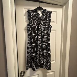 Signature by Robbie Bee Monochrome Patterned Top